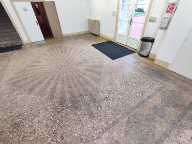 Mosaïque de marbre avant travaux