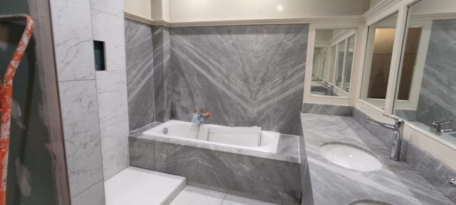 Rénovation salle de bain en gris des Alpes
