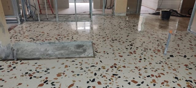 Sol en carreaux de granito satiné