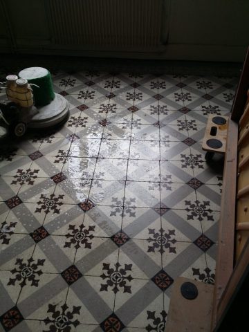 Sol ciment peint avant restauration