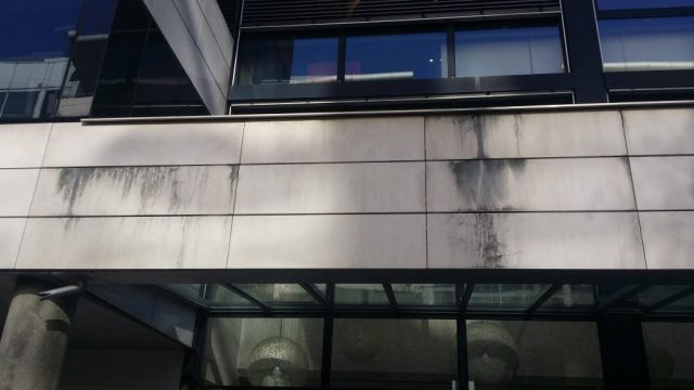 Façade en pierre avant traitement